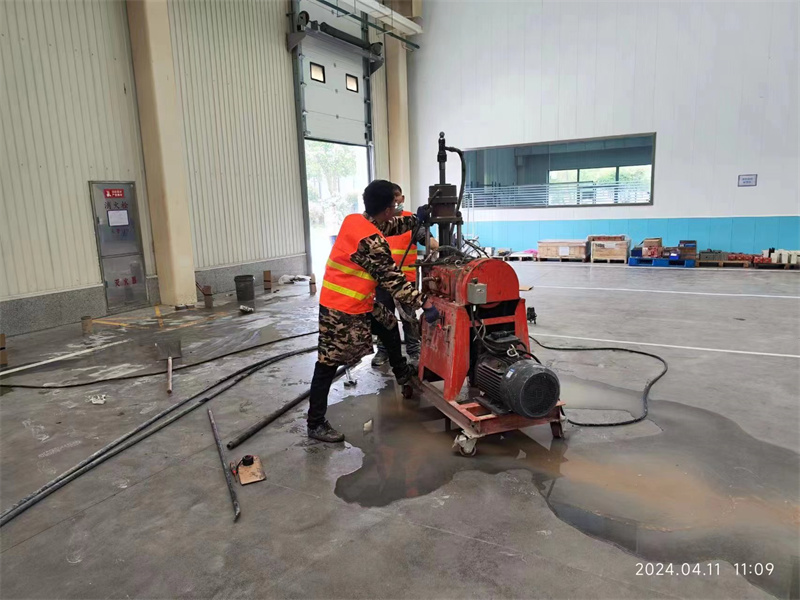 巴林左厂房地面下沉塌陷注浆加固施工